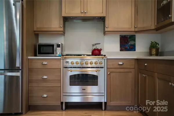 Weaverville, NC 28787,233 Ama WAY