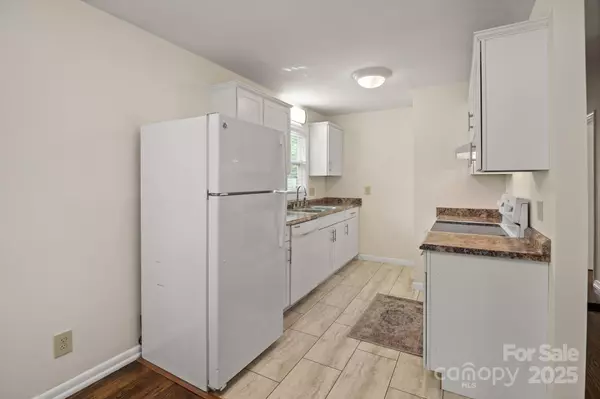 Asheville, NC 28803,970 W Chapel RD