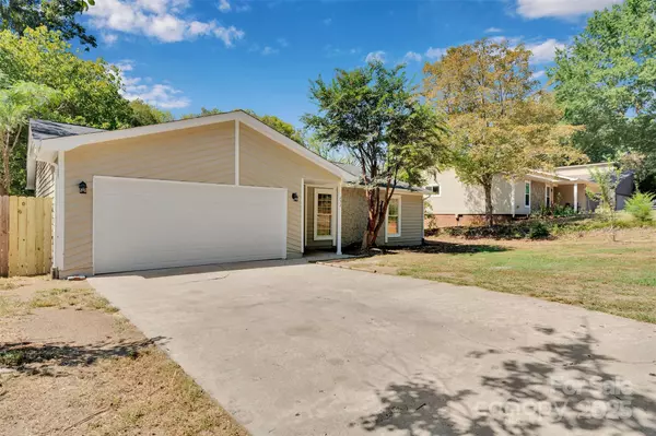 Charlotte, NC 28226,232 Vista Grande CIR