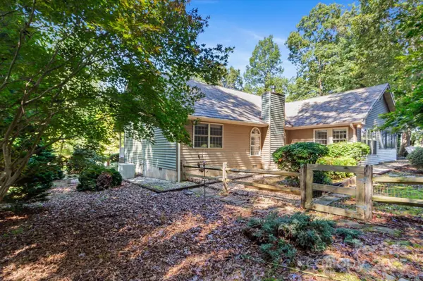 Mills River, NC 28759,511 Fox Hollow LN