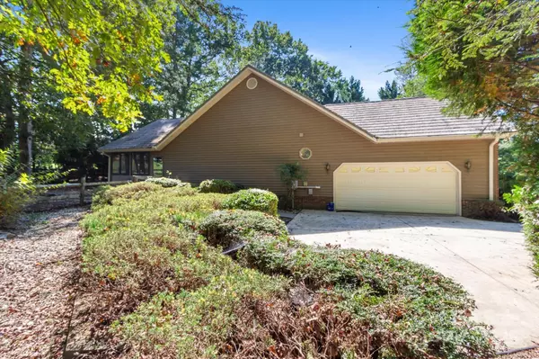Mills River, NC 28759,511 Fox Hollow LN
