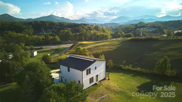 16 Lawson Ridge RD, Leicester, NC 28748