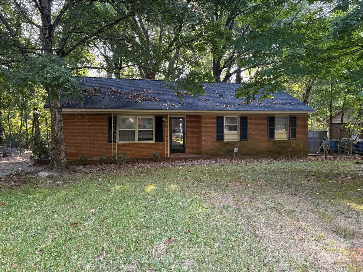 Charlotte, NC 28215,10201 Starwood DR