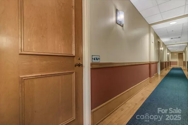 Asheville, NC 28801,59 College ST #402