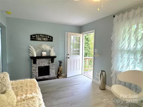 Spartanburg, SC 29307,128 Applewood LN