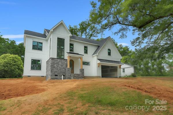 4918 Buckingham DR, Charlotte, NC 28209