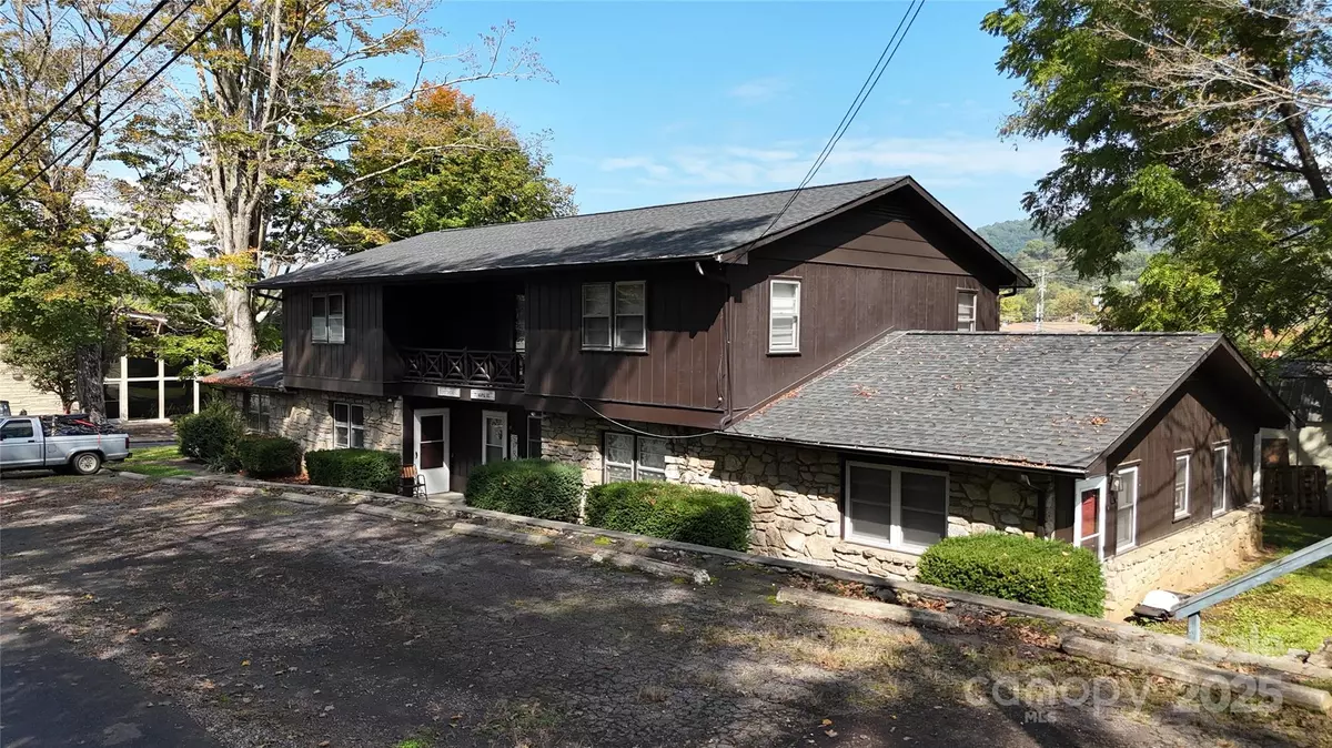 Clyde, NC 28721,71 Maple ST