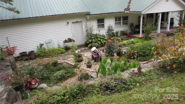 Burnsville, NC 28714,524 Clear Creek RD