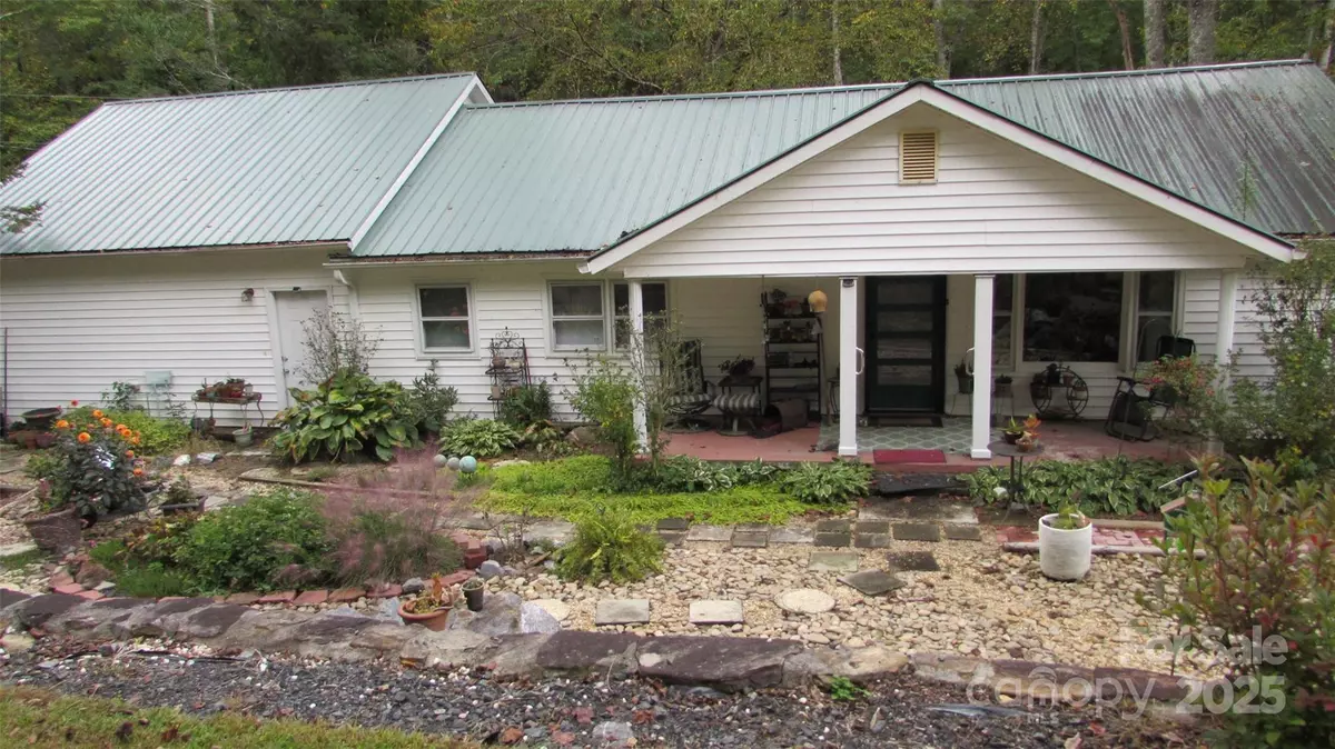 Burnsville, NC 28714,524 Clear Creek RD