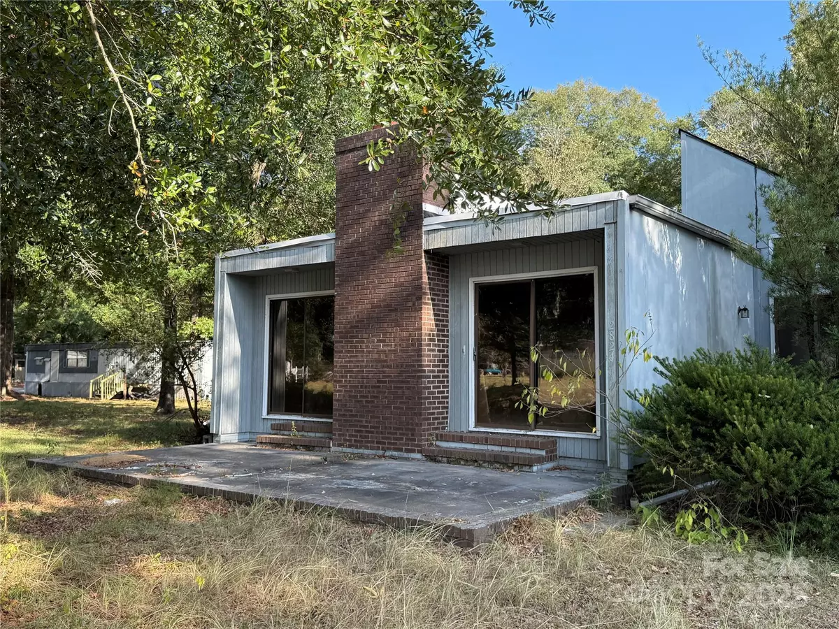 Florence, SC 29501,2824 W Black Creek RD
