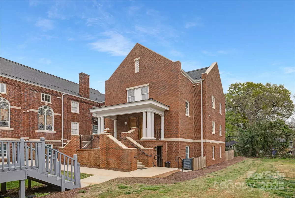 Charlotte, NC 28208,203 Grandin RD #2