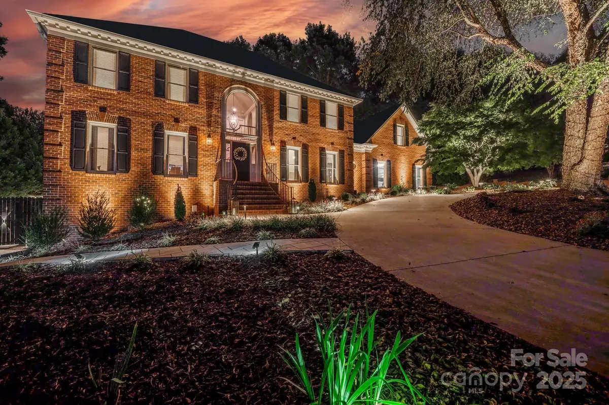Hickory, NC 28601,555 19th Avenue LN NW