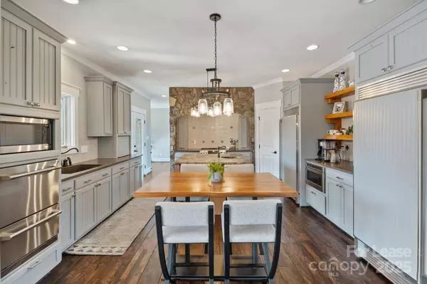Hickory, NC 28601,271 44th Avenue CIR NW
