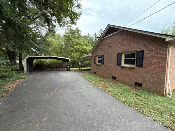 Hildebran, NC 28637,206 11th ST NE