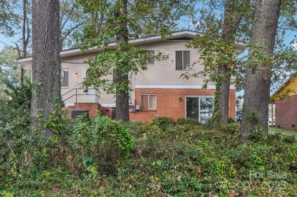 Charlotte, NC 28216,1608 Carfax DR