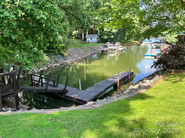 Mooresville, NC 28117,151 Peninsula DR