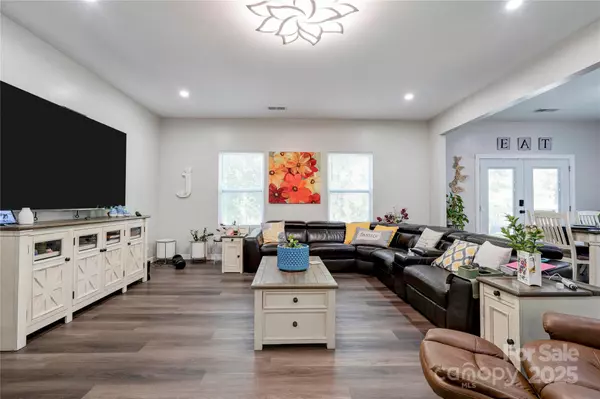 Shelby, NC 28152,124 Tanya LN