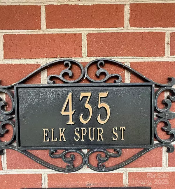 Elkin, NC 28621,435 Elk Spur ST