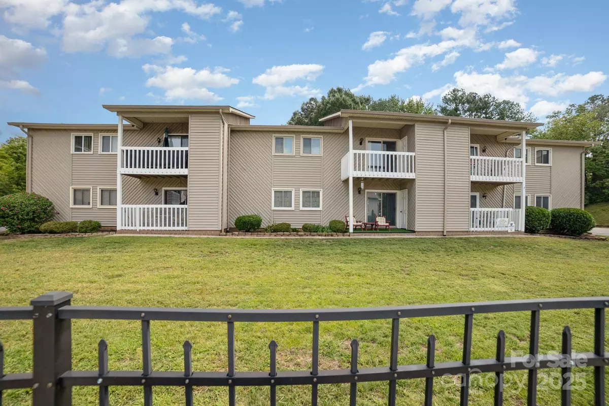 Concord, NC 28025,140 Lake Concord RD NE #D8