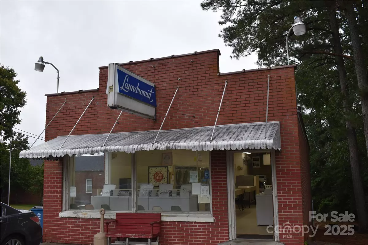 Mount Gilead, NC 27306,105 S School ST