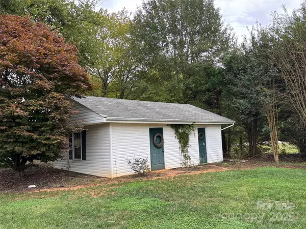 Troutman, NC 28166,407 State Park RD