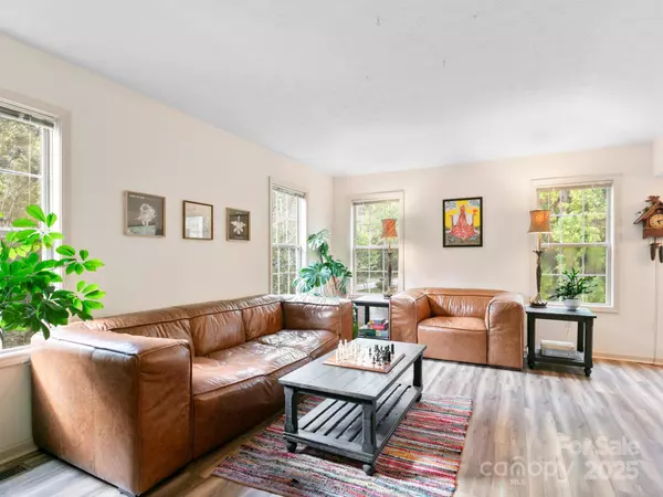 Hendersonville, NC 28739,16 Tall Pines RD