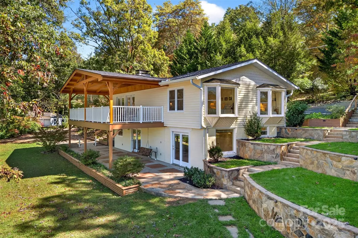 Black Mountain, NC 28711,211 Rhododendron AVE