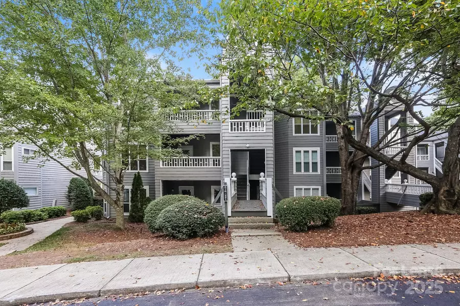 220 Northwest DR, Davidson, NC 28036