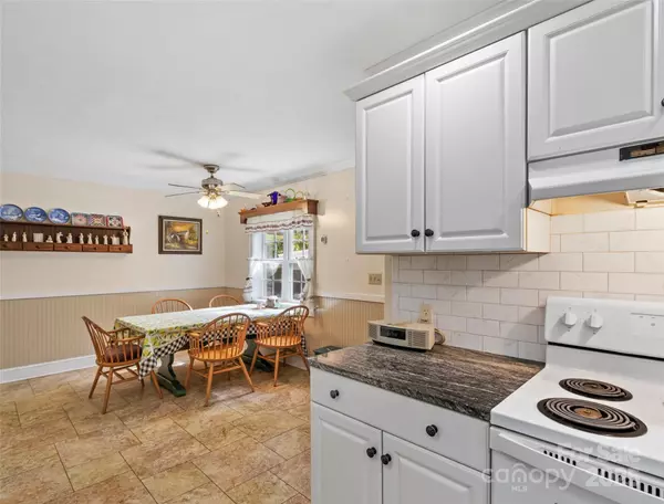 Burnsville, NC 28714,614 Rocky Springs HTS