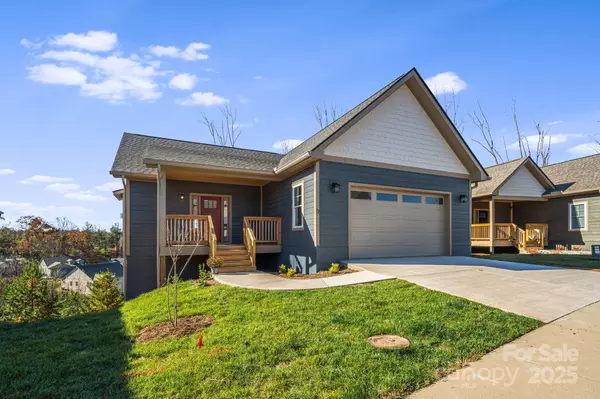 17 Sandstone ST, Weaverville, NC 28787