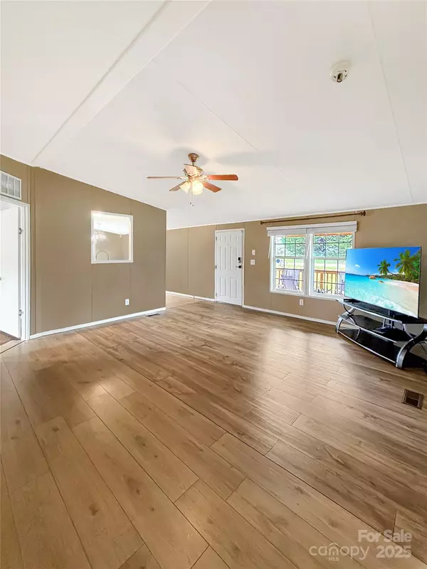 Harmony, NC 28634,107 Daisy Field CT #7