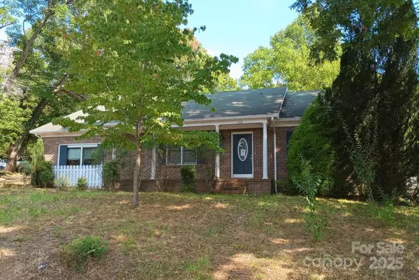132 Haynes ST, Hendersonville, NC 28791
