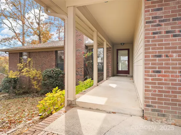 Asheville, NC 28804,447 Creekside DR