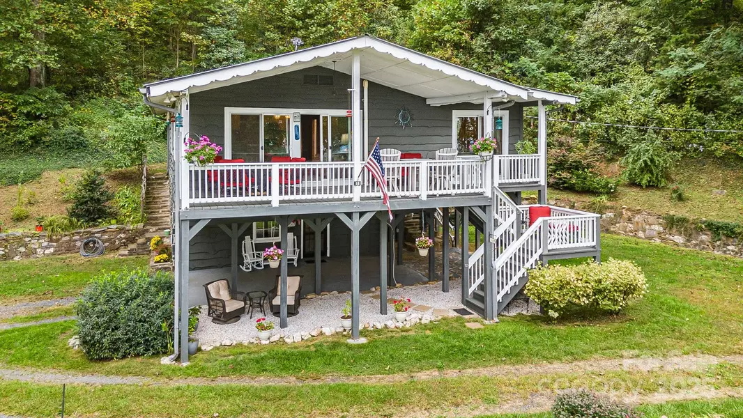 199 Alpine DR, Little Switzerland, NC 28749