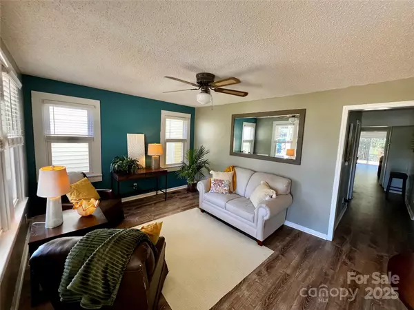 Statesville, NC 28625,587 Jane Sowers RD