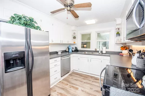 Statesville, NC 28625,587 Jane Sowers RD