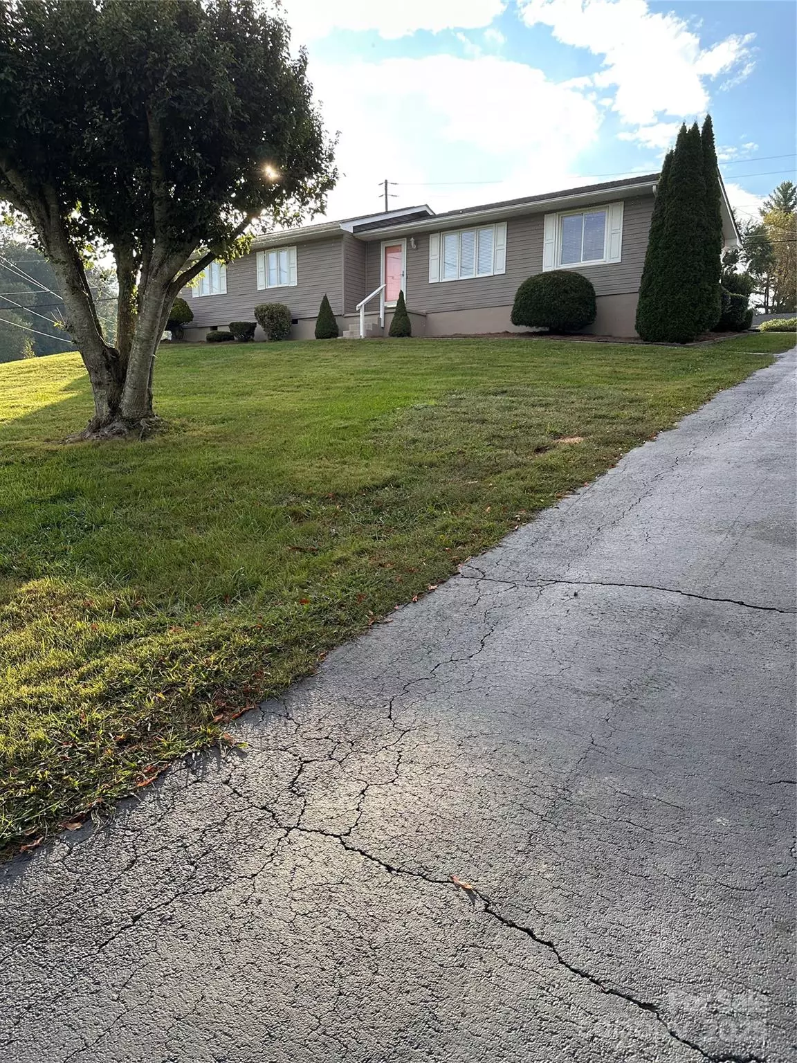 Candler, NC 28715,450 Case Cove RD #85