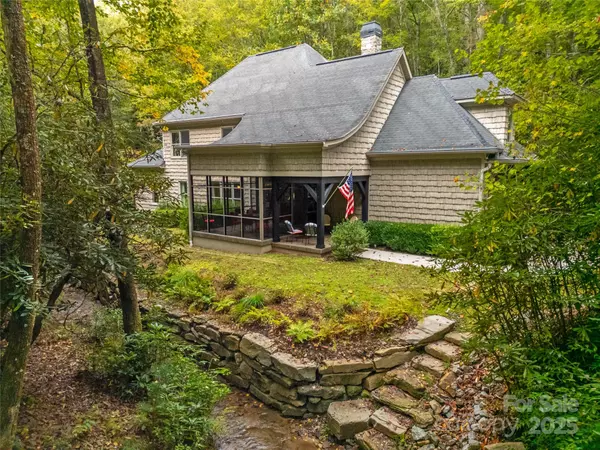 Brevard, NC 28712,923 Ugugu DR