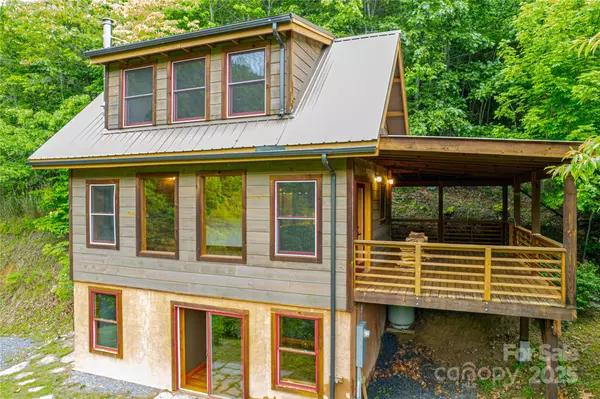 1146 Thomas Branch RD, Marshall, NC 28753