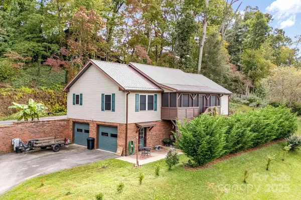 38 Eden LN, Waynesville, NC 28785