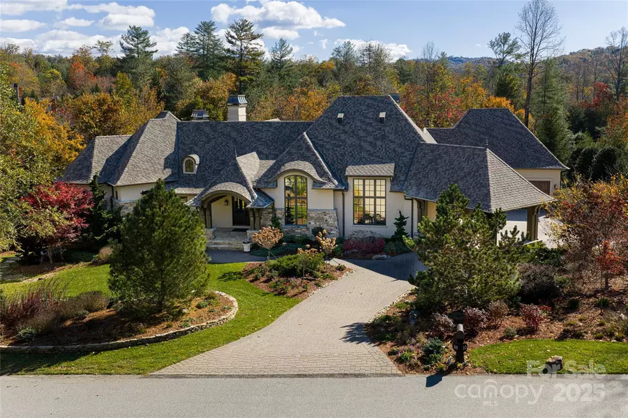 10 Fairsted DR, Asheville, NC 28803