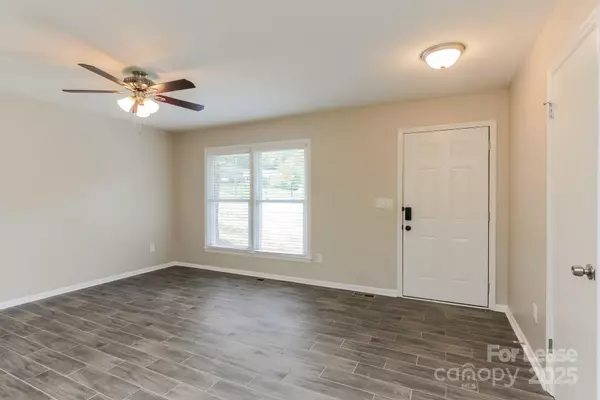 Charlotte, NC 28217,500 Fallingswood CT