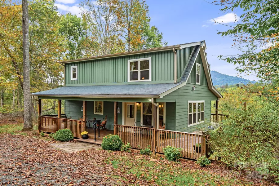 510 Crestline DR, Green Mountain, NC 28740