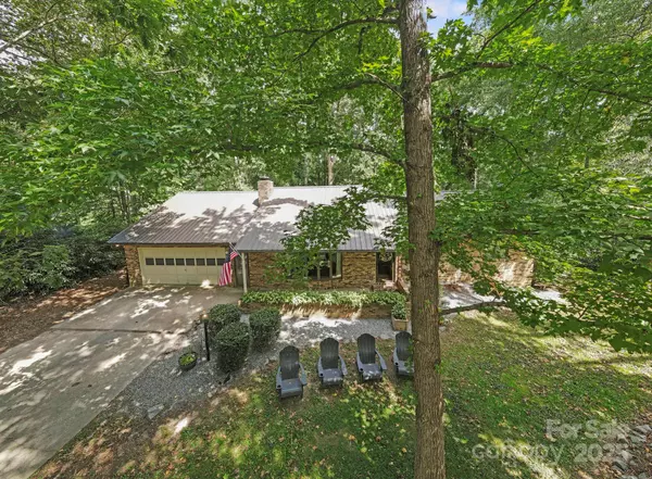 109 Mountain PL, Hendersonville, NC 28791