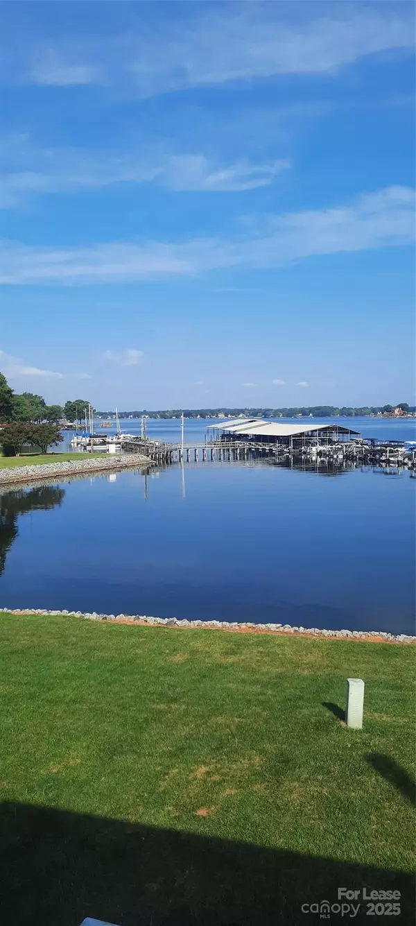 Cornelius, NC 28031,7505 Mariner Cove DR