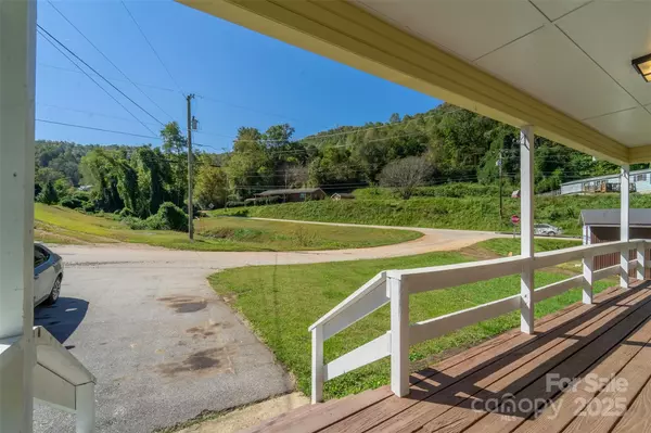 Sylva, NC 28779,19 Love AVE