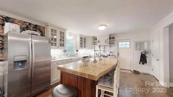 Vale, NC 28168,5298 Hoover Elmore RD