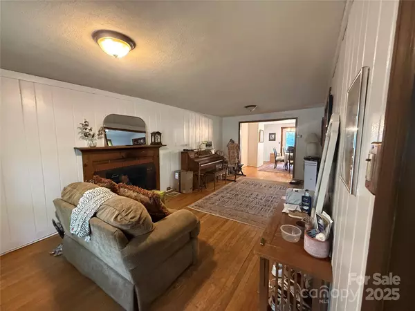 Tryon, NC 28782,132 Grady AVE