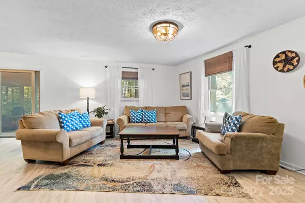 Hendersonville, NC 28792,21 Fox Run DR