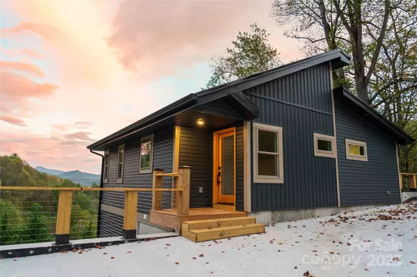 156 Burma RD, Waynesville, NC 28786